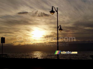 Le coucher du soleil à Evian (217x)