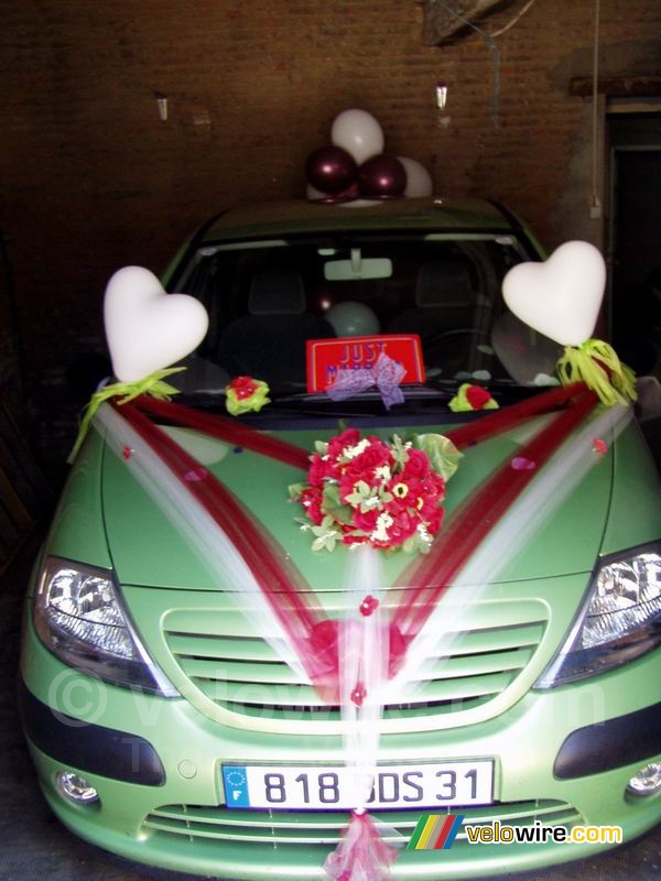 The decorated car before the wedding