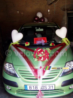 La voiture décorée avant le mariage (416x)