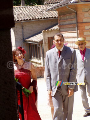Isabelle & Cédric: arrivée à la mairie (248x)