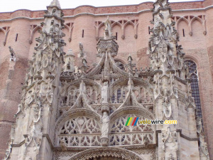 L'entrée du Basilique Sainte-Cécile (336x)