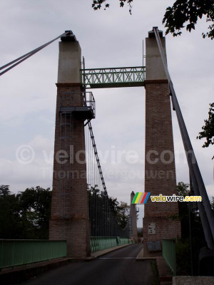 The bridge between Saint-Sulpice and Couffouleux (214x)