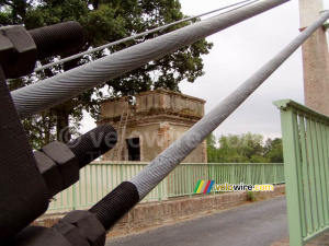 The cables and one of the toll houses of the bridge between Saint-Sulpice and Couffouleux (462x)