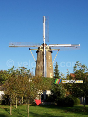 The 'Korenbloem' mill in Ulvenhout (II) (336x)