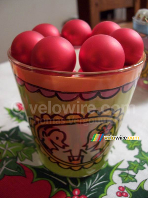 Glass with balls (278x)