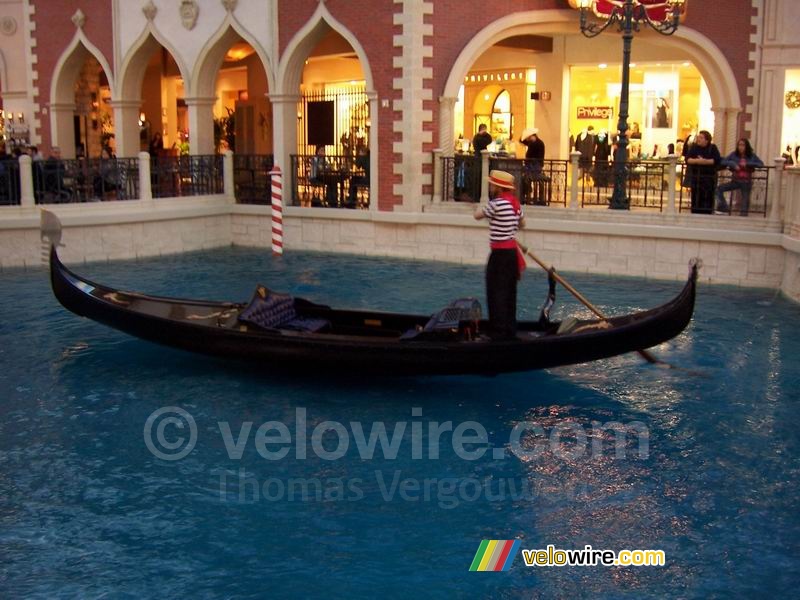A gondola in the Venetian hotel (2)