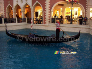 A gondola in the Venetian hotel (2) (445x)