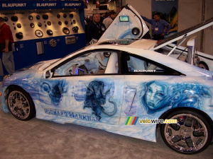 (CES) One of the many cars with a complete entertainment system (299x)