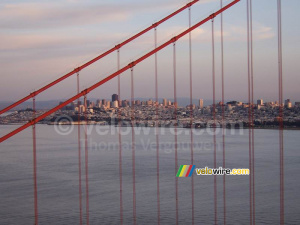 San Francisco vue à travers le Golden Gate Bridge (568x)