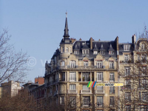 Un immeuble à la Place de la Nation (245x)
