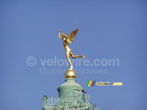 Le Génie de la Liberté sur la Colonne de Juillet à Place de la Bastille (357x)