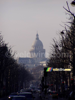 L'église Saint-Etienne du Mont devant le Panthéon vue depuis la Place de la Bastille (569x)