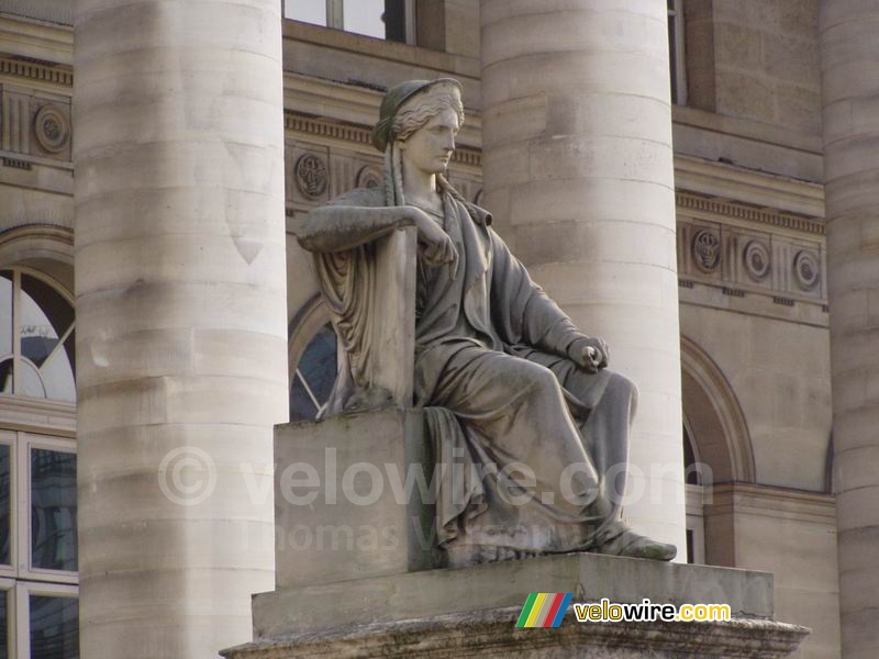 Statue in front of the stock exchange