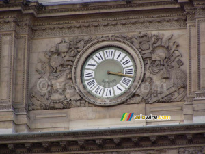 Une horloge du Louvre (242x)