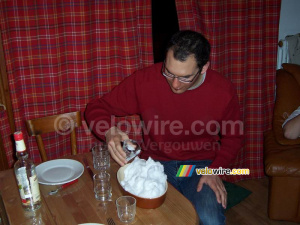 Why would you use ice cubes if you have fresh snow?! (228x)