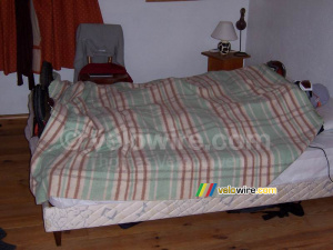 Who's that in this bed? (2/2) (205x)