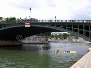 Un pont sur la Seine (205x)