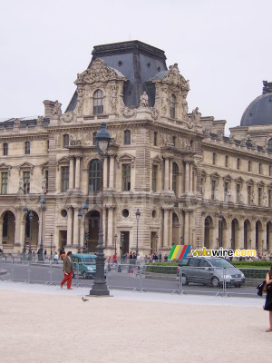 Un des coins du Louvre (244x)
