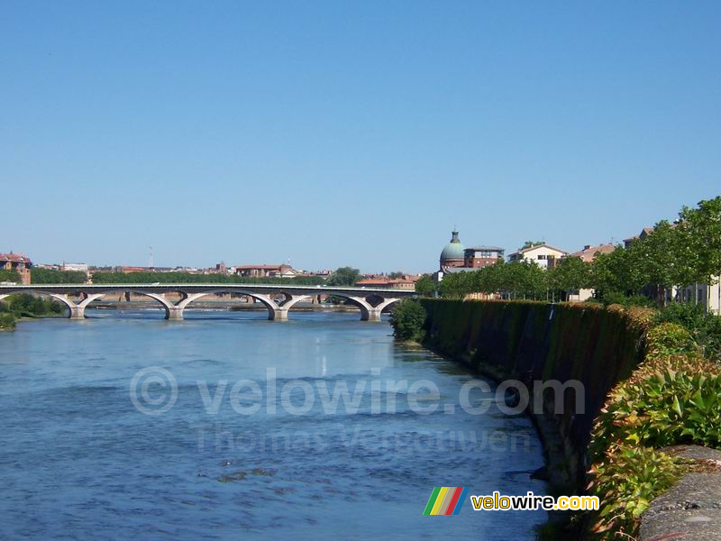 De Garonne met rechts het 