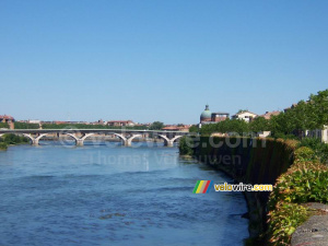 La Garonne avec sur la droite l'Hôpital de la Grave (620x)