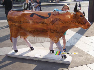 The cow 'Personne ne remplacera Mike Brant' (380x)