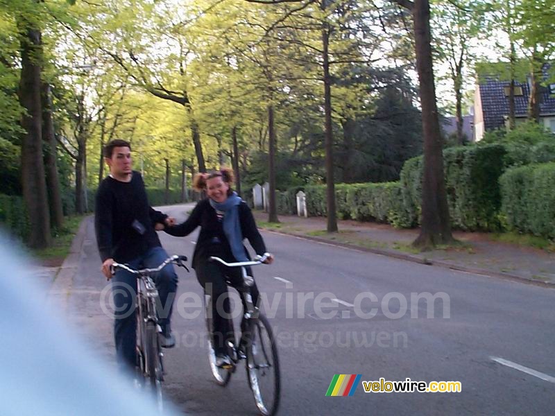 [The Netherlands] Cédric and Isabelle on their bicycle
