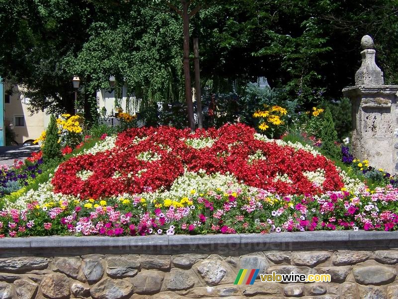Saint-Jean-de-Maurienne: fiets van bloemen