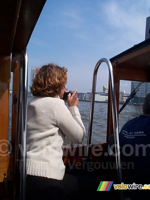 [The Netherlands - Rotterdam] Isabelle taking a picture from the watertaxi