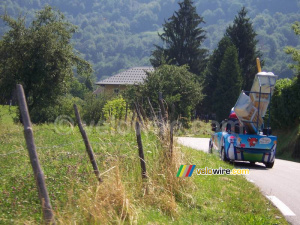 A Pik & Croq car lonely in the French mountains - [1 day in the La Vache Qui Rit 'caravane'] (912x)