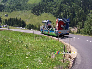 The La Vach Qui Rit truck 2 - [1 day in the La Vache Qui Rit 'caravane'] (809x)
