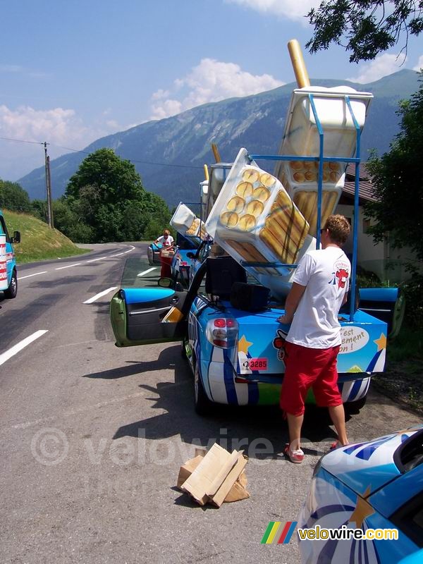 Refill: Thibault is getting rid of the packaging - [1 day in the La Vache Qui Rit 'caravane']