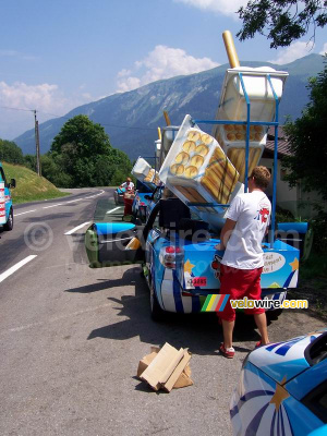 Refill: Thibault is getting rid of the packaging - [1 day in the La Vache Qui Rit 'caravane'] (768x)