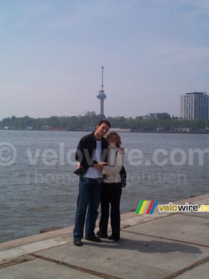 [The Netherlands - Rotterdam] Isabelle & Cédric in front of the Euromast (288x)