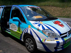 Our car in the sun 1 - [1 day in the La Vache Qui Rit 'caravane'] (828x)
