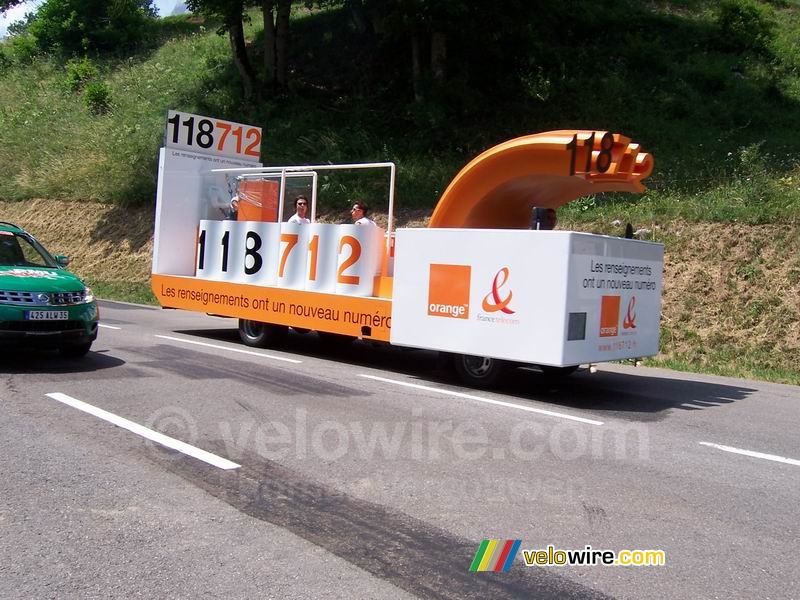 Le char du 118 712 de France Télécom / Orange - [1 jour dans la caravane de La Vache Qui Rit]