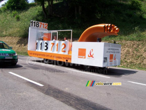 Le char du 118 712 de France Télécom / Orange - [1 jour dans la caravane de La Vache Qui Rit] (976x)