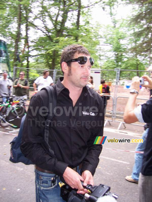 One of the presenters of Vélo Club at France 2 (580x)