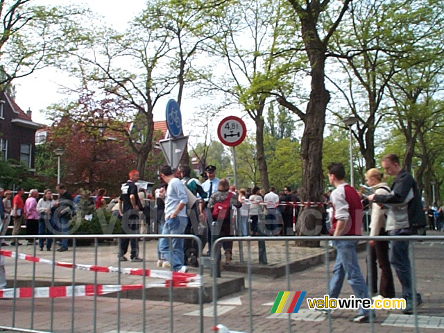 [Les Pays-Bas - Rotterdam] La queue devant la maison de Pim Fortuyn