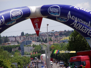 The 1 km sign (969x)