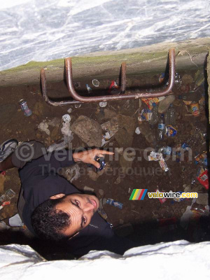 Fabian dans un des bunkers (à Arromanches) (306x)