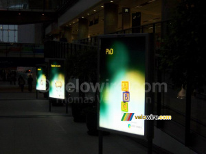 Arriving at Hong Kong Airport ... I found a lot of ABN-Amro commercials (372x)