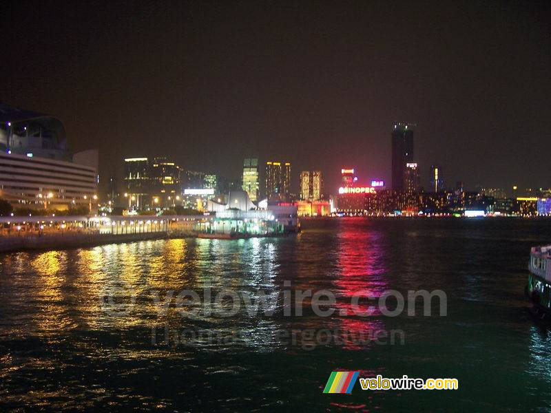 Hong Kong skyline le soir (1)