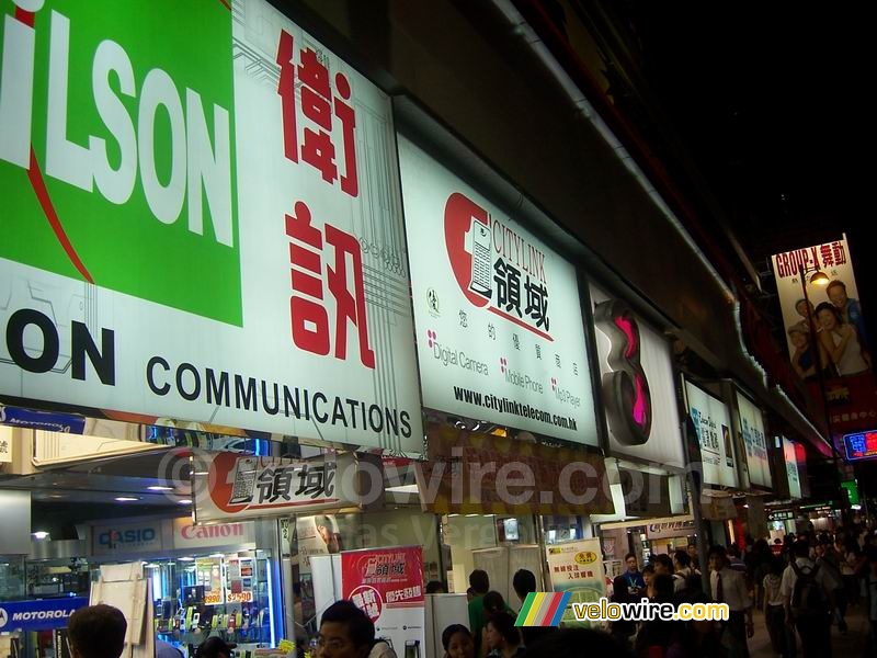 Des magasins de téléphones mobiles dans le quartier Mong Kok