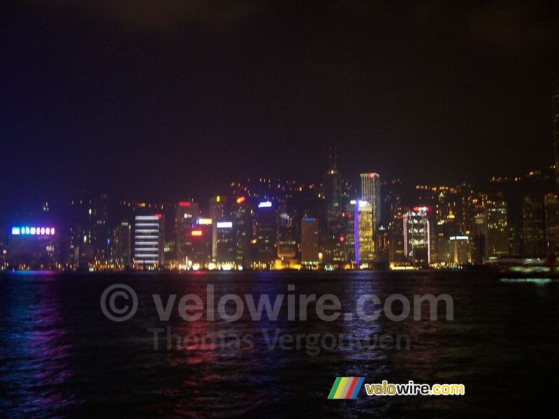 Hong Kong skyline 's avonds (2)