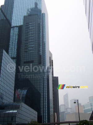 The mirror image of the Wan Chai Tower in the Shui On Centre (345x)