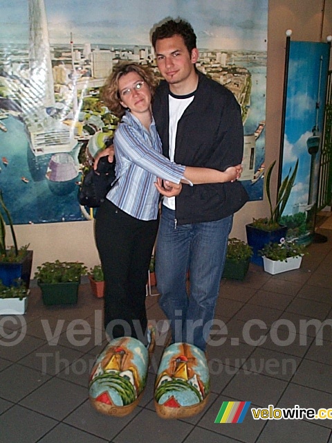 [The Netherlands - Rotterdam] Cédric & Isabelle with large wooden shoes
