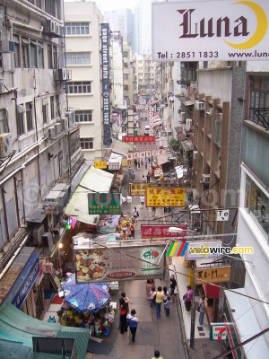 A market / shopping street seen from the Central-Mid levels elevator (295x)