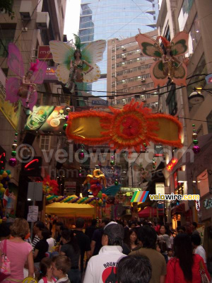 Street carnival in Lan Kwai Fong (1) (511x)
