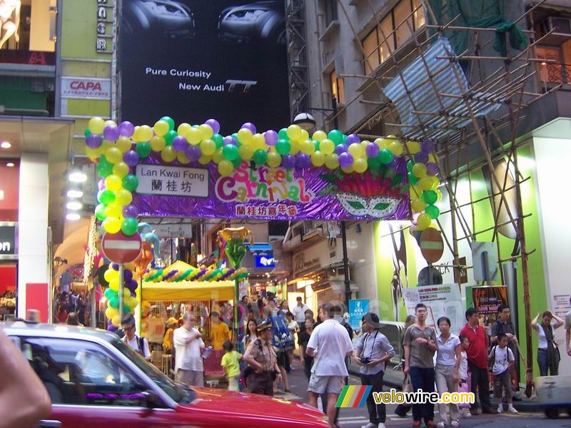 Straatcarnaval in Lan Kwai Fong (2)
