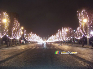 Les Champs Elysées habillés aux lumières pour Noël (1545x)